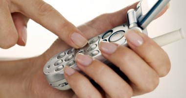 Stire din Economie : Apelurile roaming se ieftinesc de la 1 iulie 2012