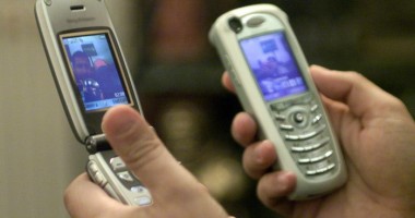 Stire din Economie : Începând de astăzi, un număr de telefon se poate porta în trei zile