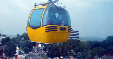 Stire din Eveniment : Incident în Mamaia / Turiști BLOCAȚI în cabinele telegondolei!