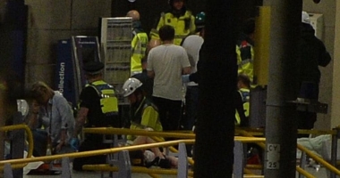 UPDATE. GALERIE FOTO - VIDEO / EXPLOZIE LA MANCHESTER, în timpul unui concert al artistei Ariana Grande. SUNT ZECI DE MORTI SI RANITI - 10
