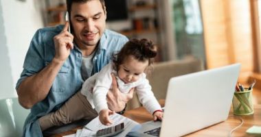 Patru zile pe lună de telemuncă pentru părinţii cu copii de până în 8 ani. Inițiativa a fost adoptată