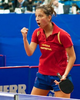 Stire din Sport : Eliza Samara a deschis "balul", România - victorii pe linie!