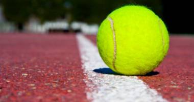 Stire din Sport Internațional : Senzația tenisului, operată de urgență