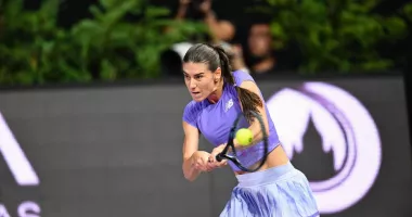 Stire din Sport : Sorana Cîrstea și Emma Răducanu au avansat la Transylvania Open
