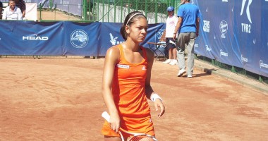 Stire din Sport : Tenis: Andreea Mitu s-a calificat în sferturile turneului ITF de la Poitiers