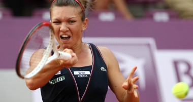 Stire din Sport : În primul tur la Beijing, Simona Halep a fost învinsă de Radwanska