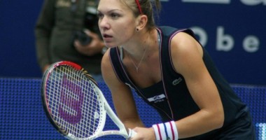 Stire din Sport : Tenis / Simona Halep joacă în sferturi la Roma. Vezi aici rezultatul după primele două seturi