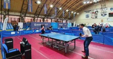 Stire din Sport : Ministrul Tineretului şi Sportului, meci demonstrativ de tenis de masă cu Bernadette Szocs