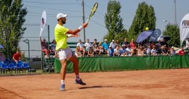 Șase tenismeni români, calificați în optimi la turneul ITF de la Bacău