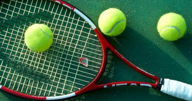 Stire din Sport : Tenis spectacol, cu Hagi și Pavel