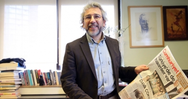 Stire din Actualitate : Patronul cotidianului de opoziție Cumhuriyet a fost arestat