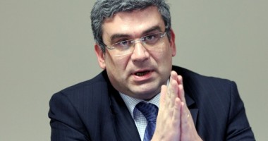 Stire din Politică-Administrație : Mișcarea Populară, amânată până după alegerile locale