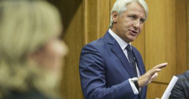 Stire din Economie : Teodorovici: Statul român prin OUG 114 nu a spus că ia vreun ban de la Pilonul II