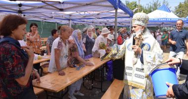 Hramul Bisericii Adormirea Maicii Domnului, sărbătorit în comuna Cumpăna. Trei copilași au fost creștinați - 6