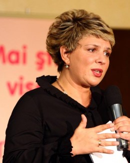 Stire din Monden : Teo Trandafir s-a împăcat cu tatăl ei