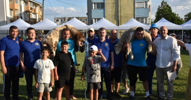 Stire din Social : Etnicii tătari de la UDTTMR s-au reunit, la tradiționalul Tepreș, de la Murfatlar