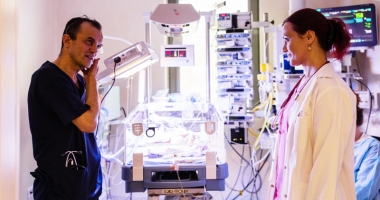 Medicii constănțeni,  școliți la București, pentru îngrijirea micuților  născuți prematur - 2
