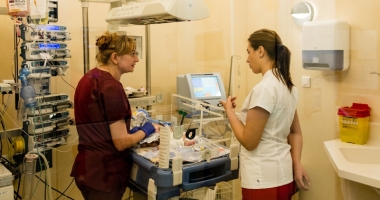 Stire din Social : Medicii constănțeni,  școliți la București, pentru îngrijirea micuților  născuți prematur