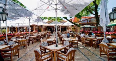 Clienții teraselor scapă de măsurarea temperaturii