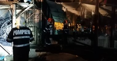 Stire din Eveniment : Terasa din Mamaia distrusă în incendiu nu avea autorizație ISU
