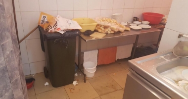 Galerie foto. Trei terase din Mamaia, închise temporar de Protecția Consumatorilor. Unde au fost găsite nereguli - 2