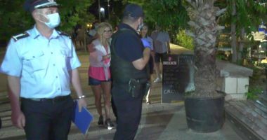Stire din Eveniment : Administratori de terase din Mamaia, amendaţi pentru nerespectarea regulilor de distanţare socială