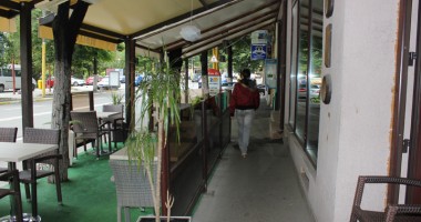 INADMISIBIL! Terasele ocupă tot trotuarul, pe unde mai circulăm? - 5