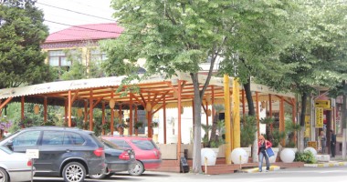 INADMISIBIL! Terasele ocupă tot trotuarul, pe unde mai circulăm? - 4