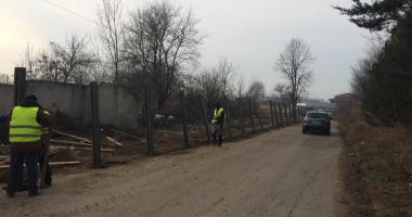 Gard de beton și sârmă ghimpată, într-o Constanță mizerabilă. "Să vină primăria, să demoleze vreo 20 de case, să vă facă stradă!" - 5