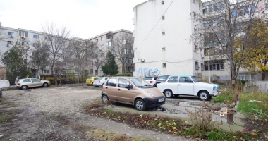 "Ne-am trezit cu tot terenul din spatele blocului ca fiind proprietate privată!" - 5