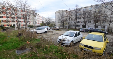 "Ne-am trezit cu tot terenul din spatele blocului ca fiind proprietate privată!" - 8