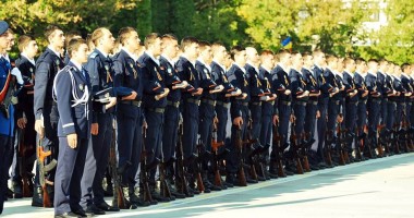 Stire din Eveniment : Termene prelungite  la înscrierea  în academii  și școli militare