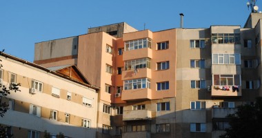 Stire din Politică-Administrație : Guvernul a dat undă verde ca reabilitarea termică să poată fi făcută prin credit