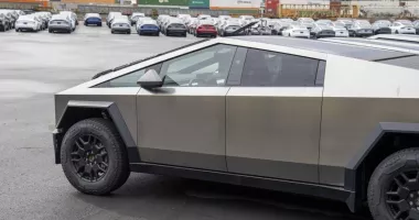 Stire din Eveniment : Șoferul unei Tesla Cybertruck, lăsat fără permis în Lugoj