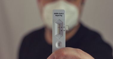 Stire din Actualitate : Teste gratuite pentru farmacii, dar contra-cost pentru populație. Plătești câteva zeci de lei dacă vrei să te testezi în farmacie