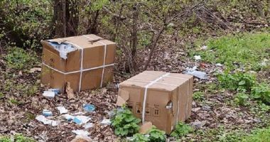 Stire din Eveniment : Mii de teste COVID expirate, abandonate la marginea unei păduri! Poliţia s-a autosesizat