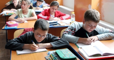 Stire din Cultură-Educație : Peste 5.500 de elevi  de clasa a IV-a dau testele de final de ciclu primar
