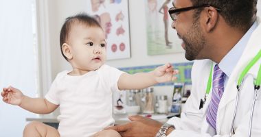 Problema testiculelor necoborâte trebuie rezolvată în primele luni de viață