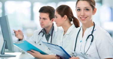 Stire din Sănătate : Consiliere profesională pentru studenții la medicină