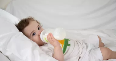 Stire din Sănătate : De ce este vital să nu amânați schimbarea tetinei bebelușului