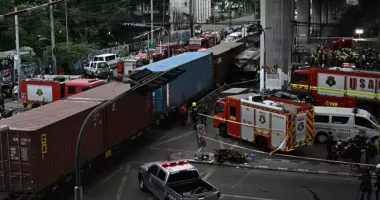 Stire din Actualitate : Tragedie cumplită în Bangkok. Un tren de marfă a spulberat un autobuz plin cu pasager
