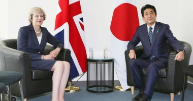 Stire din Actualitate : Theresa May, vizită în Japonia, pentru a oferi  garanții în perspectiva Brexit-ului