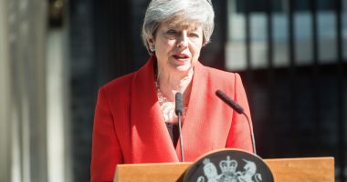 Stire din Actualitate : Theresa May va demisiona, oficial, azi