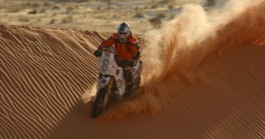Stire din Actualitate : TRAGEDIE LA DAKAR: Un motociclist a murit într-un teribil accident