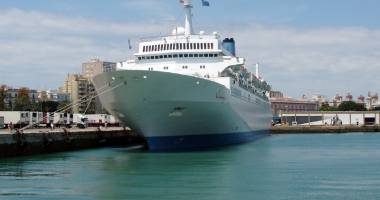 Stire din Economie : Două hoteluri plutitoare, în portul Constanța