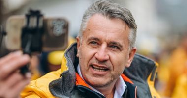 Stire din Eveniment : Tiberiu Boşutar instigă la aruncarea în aer a sediului Prefecturii şi al BEJ: "Ar trebui să aruncăm în aer clădirile astea, mă! Arestaţi-mă!"