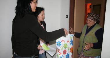 Stire din Social : Tichete de alimente  de la Crucea Roșie pentru sărmanii din Cumpăna