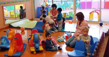 Stire din Social : Tichetele de creșă pentru familiile  cu copii mici, acordate doar pe hârtie