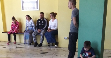 Invazia romilor, la Spitalul Județean. "Miros urât și fac multă gălăgie!" - 2