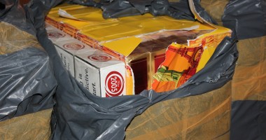 Stire din Eveniment : Vindeau țigări fără timbru în zona Gării Constanța